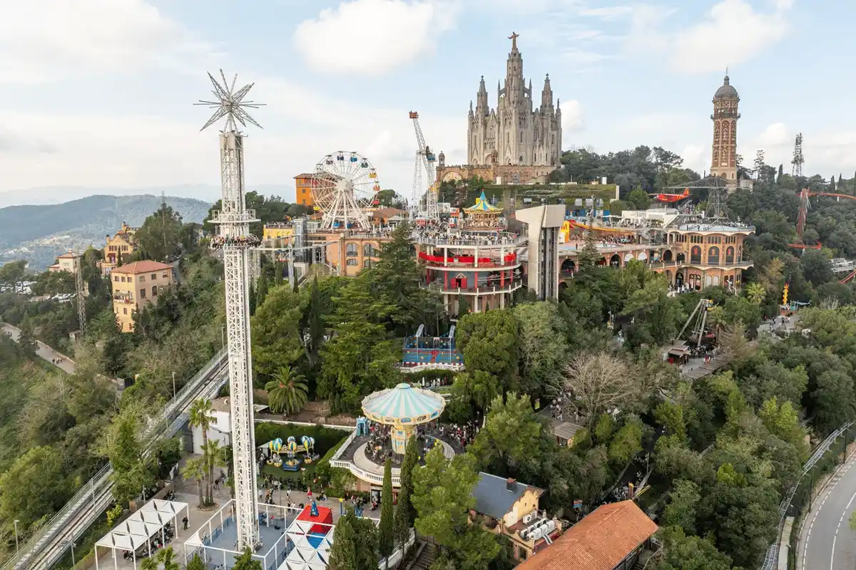 Tibidabo y vistas de la ciudad Barcelona